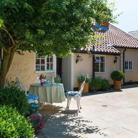 Wren Cottage, A Very Cosy Historic Coastal Cottage In A Pretty Little Village Wickham Market Exterior photo