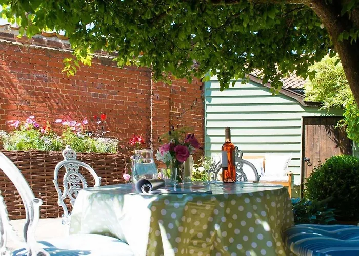 Wren Cottage, A Very Cosy Historic Coastal Cottage In A Pretty Little Village