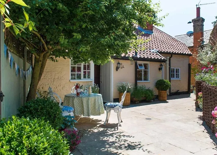 Wren Cottage, A Very Cosy Historic Coastal Cottage In A Pretty Little Village