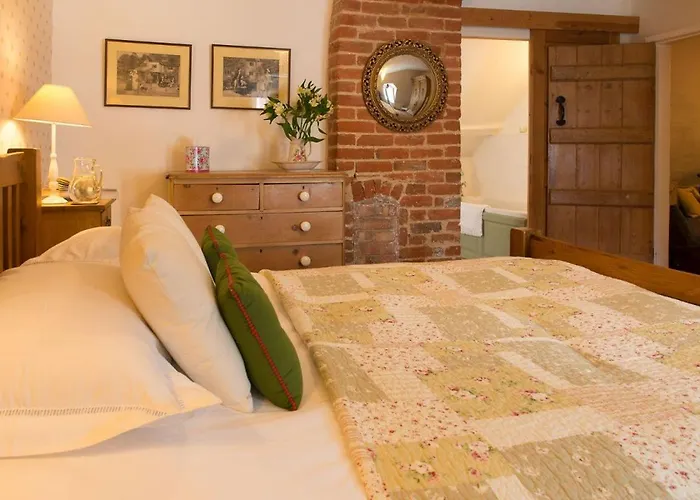 Wren Cottage, A Very Cosy Historic Coastal Cottage In A Pretty Little Village