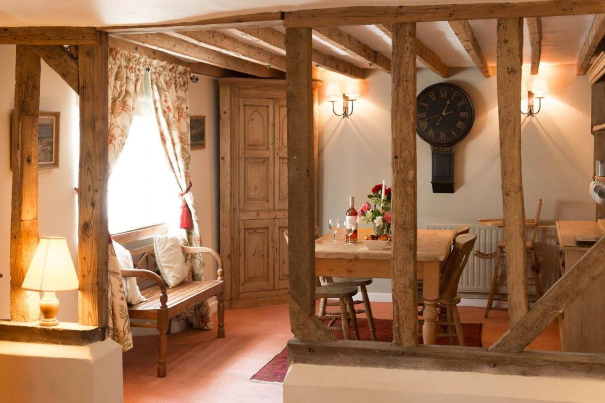 Wren Cottage, A Very Cosy Historic Coastal In A Pretty Little Village Holiday home *
