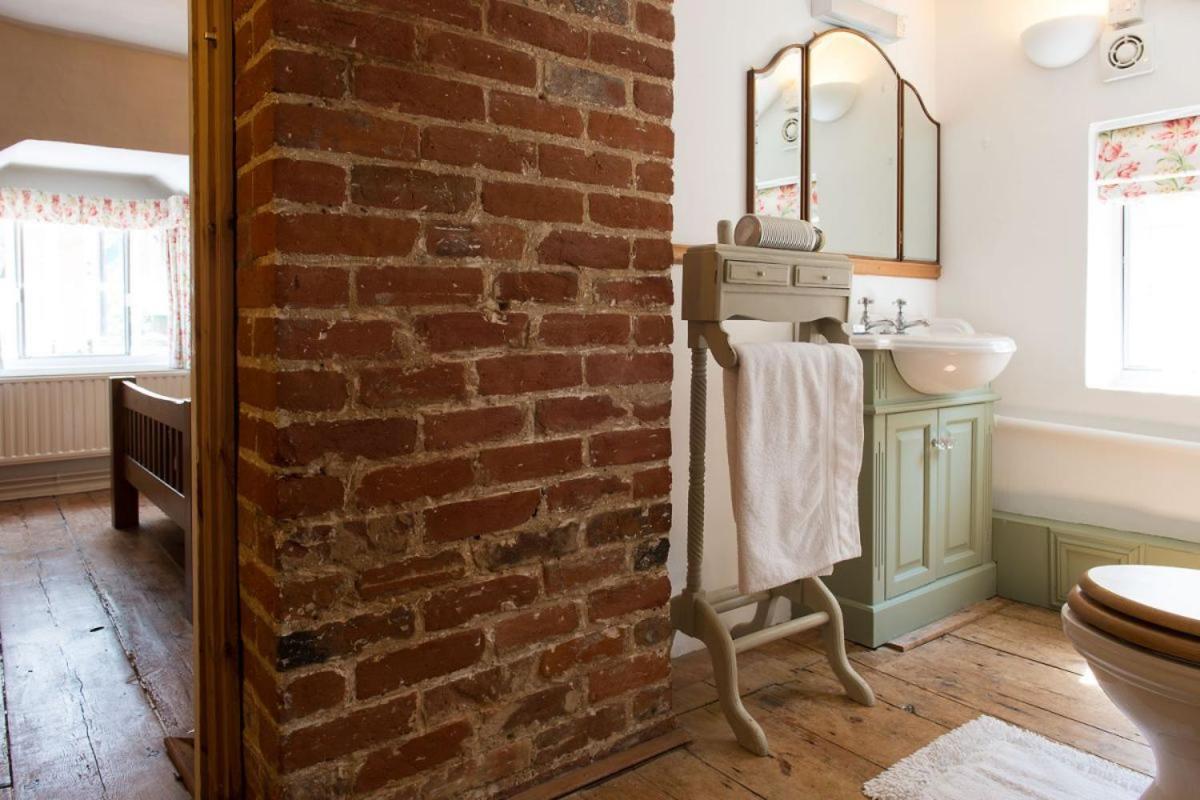 Wren Cottage, A Very Cosy Historic Coastal In A Pretty Little Village Wickham Market