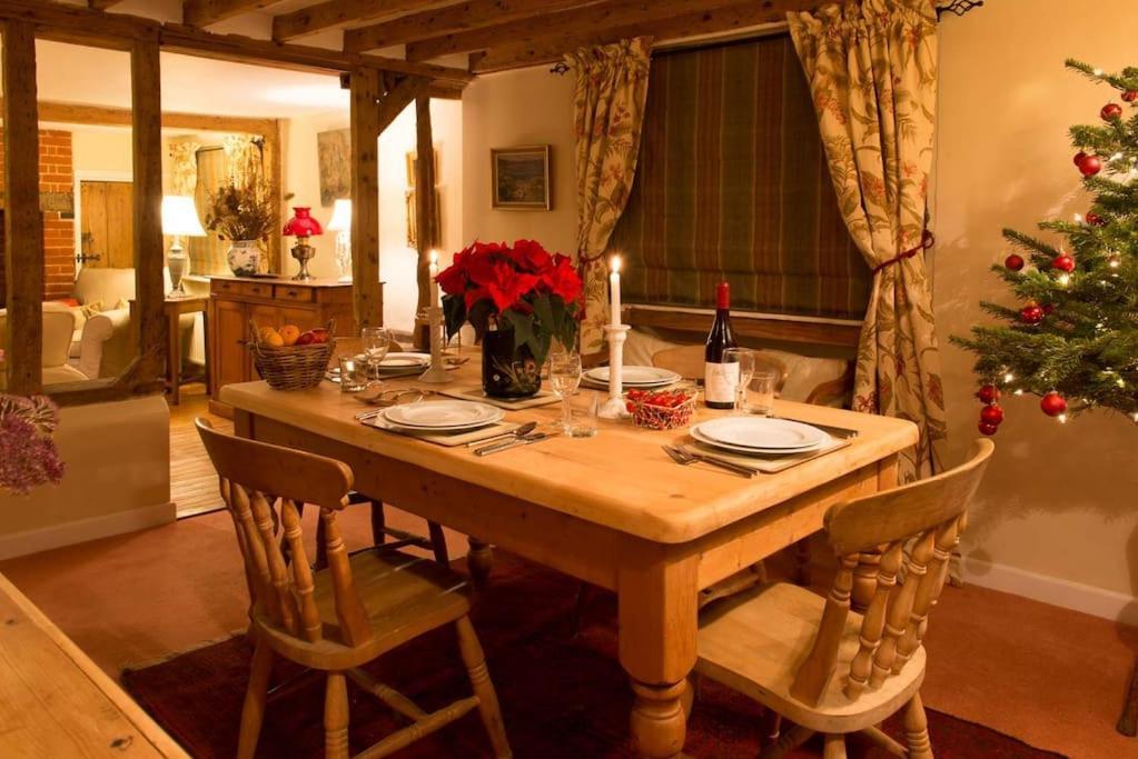 Wren Cottage, A Very Cosy Historic Coastal In A Pretty Little Village Holiday home
