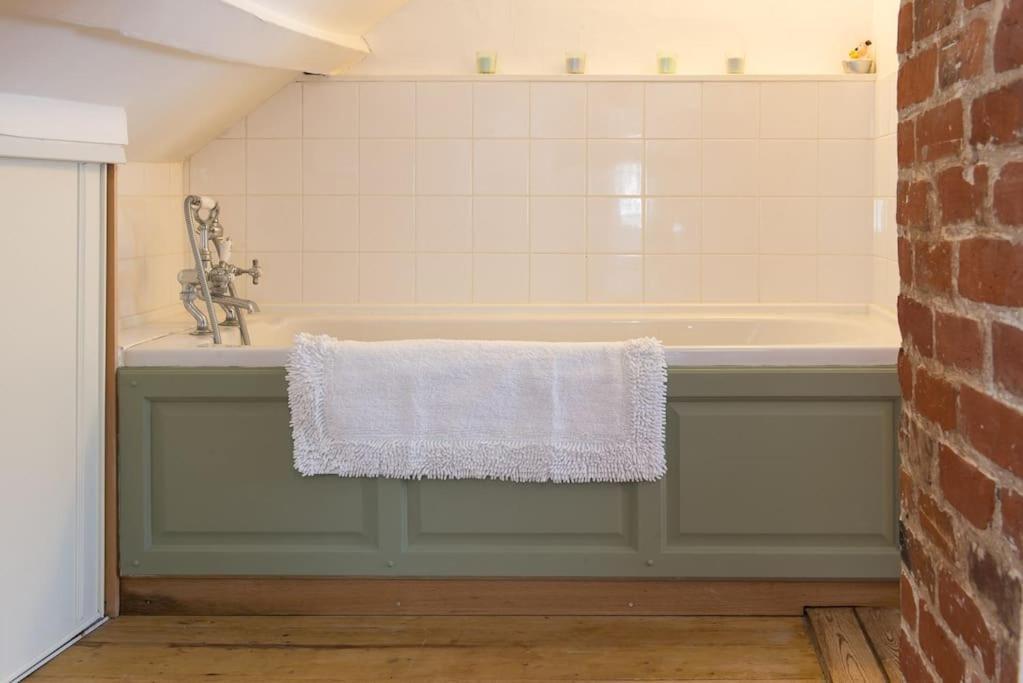 Wren Cottage, A Very Cosy Historic Coastal In A Pretty Little Village Holiday home Wickham Market