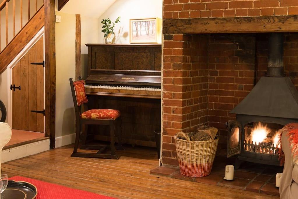 Wren Cottage, A Very Cosy Historic Coastal In A Pretty Little Village Wickham Market