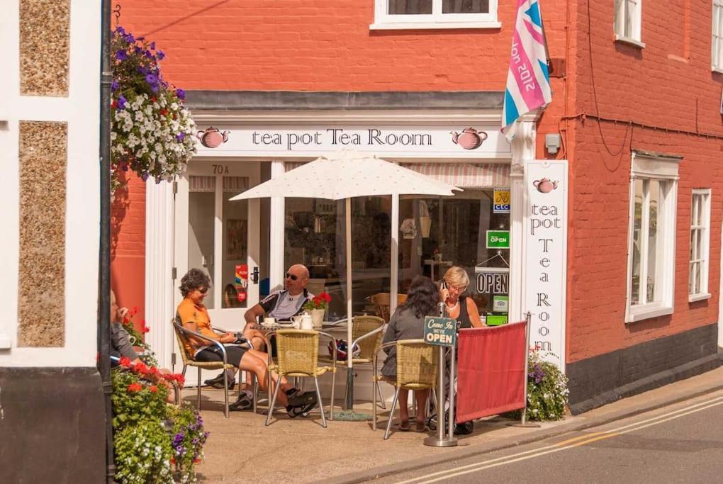 Wren Cottage, A Very Cosy Historic Coastal In A Pretty Little Village Holiday home Wickham Market