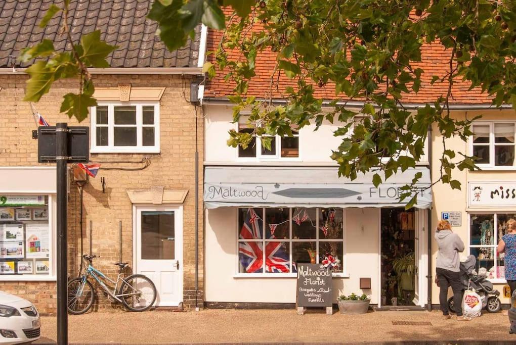 Holiday home Wren Cottage, A Very Cosy Historic Coastal In A Pretty Little Village *