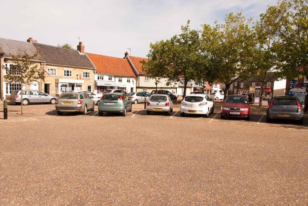 Wren Cottage, A Very Cosy Historic Coastal In A Pretty Little Village Holiday home